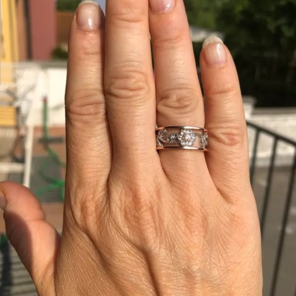 Rose Gold Crystal Flowers Copper Ring 6.5mm Wide - Picture 5 of 6